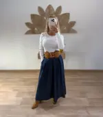 Falda midi vaquera con bolsillos y cinturón
