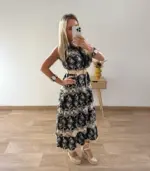 Vestido midi sin mangas beige bordado con cinturón