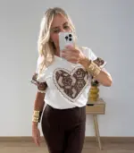 Camiseta manga corta corazón bordado y mangas