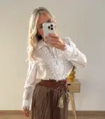 Camisa blanca con bordado