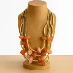 Collar corto múltiple piedras rosas