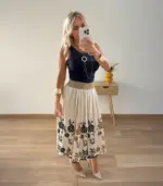 Falda midi beige estampado flores