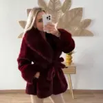 Abrigo de pelo con cinturón