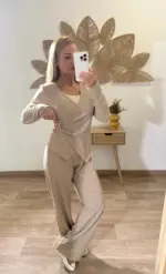 Conjunto con detalle lateral y pantalón fluido. - Imagen 4