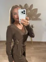 Conjunto con detalle lateral y pantalón fluido. - Imagen 8