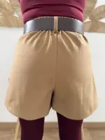 Falda pantalón corta plisada con cinturón. - Imagen 6