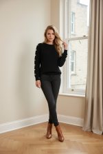 Jersey canalé de cuello redondo con botones dorados en mangas - Imagen 6