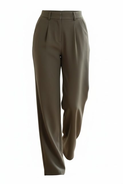 Pantalón de vestir de tiro alto y caída fluida en color verde oliva, con pinzas frontales y pernera recta amplia, combinado con blusa negra de lunares.