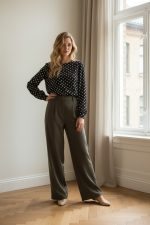 Pantalón de vestir fluido con caída recto - Imagen 10