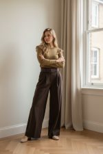 Pantalón palazzo cintura alta con cinturón - Imagen 9